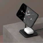 Caricatore wireless doppio con supporto magnetico da scrivania Qi Zens color nero vista ambiente