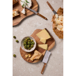 Set da formaggio con tagliere e 3 coltelli in acciaio inox color marrone vista ambiente