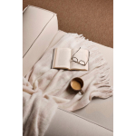 Coperta a righe in lana e poliestere riciclato 130 x 170 cm color beige vista ambiente