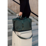 Borsa da viaggio leggera ecologica con zip e capacità 36,5L color verde vista ambiente 2