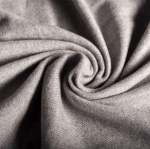 Scialle in acrilico e viscosa morbido al tatto OEKO-TEX® 250g/m² color grigio vista dettaglio