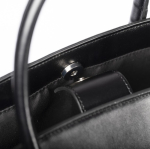 Borsa premium in pelle sintetica con chiusura magnetica 520 g/m² color nero terza vista