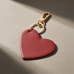 Portachiavi in PU a forma di cuore con scatola di presentazione inclusa color rosso quarta vista