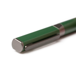 Penna a sfera girevole in alluminio riciclato con refill jumbo a inchiostro blu color verde scuro vista dettaglio 2