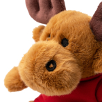 Peluche di renna seduta in morbido poliestere con maglietta liscia color rosso vista dettaglio 2