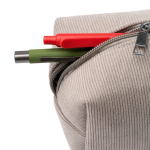 Necessaire in velluto a coste con patch in pelle sintetica e chiusura con zip color grigio vista dettaglio 1