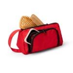 Necessaire in poliestere riciclato con apertura superiore e manico color rosso vista dettaglio 2