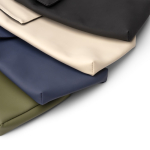 Borsa a tracolla in pelle sintetica con fodera interna e chiusura in velcro color verde scuro vista dettaglio 3