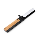 Coltello pieghevole con blocco di sicurezza e clip in acciaio inox nero opaco color naturale prima vista d'uso