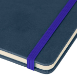 Taccuino A5 con copertina in PU riciclato, segnalibro e pagine a righe color blu sesta vista