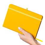 Taccuino A5 con copertina in PU riciclato, segnalibro e pagine a righe color giallo quarta vista