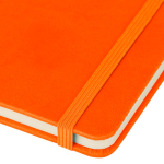 Taccuino A5 con copertina in PU riciclato, segnalibro e pagine a righe color arancione terza vista