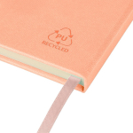 Taccuino A5 con copertina in PU riciclato, segnalibro e pagine a righe color rosa terza vista