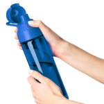 Borraccia in tritan resistente con chiusura a scatto e maniglia superiore 750ml color blu settima vista