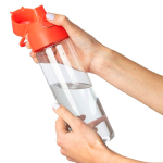 Bottiglia in tritan trasparente con tappo colorato e chiusura a scatto 750ml color rosso terza vista