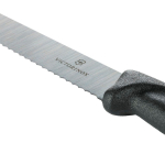 Set da cucina in acciaio inox con 2 coltelli e pelapatate Victorinox color nero terza vista