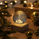 Decorazione natalizia a sfera in vetro con base in legno e luce calda
