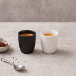 Tazza da caffè espresso in ceramica con finitura opaca 80ml color nero vista ambiente