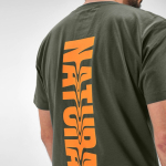 T-shirt unisex in cotone biologico con collo a costine 140 g/m2 color verde militare vista dettaglio