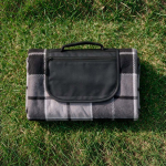 Coperta da picnic pieghevole in poliestere riciclato con retro impermeabile color grigio terza vista ambiente