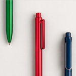 Penna in plastica riciclata con clip rinforzata e inchiostro blu