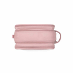Necessaire sospeso in pelle sintetica riciclata con gancio e tre scomparti color rosa terza vista