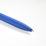 Penna in alluminio riciclato con finitura gommata, clip e inchiostro blu color blu reale