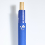 Penna in alluminio riciclato con finitura gommata, clip e inchiostro blu color blu reale