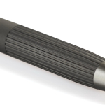 Penna a sfera in alluminio gommato con dettagli in rilievo, inchiostro blu color grigio scuro