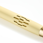 Penna in alluminio con dettagli dorati opachi, intaglio e inchiostro blu color giallo chiaro