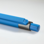 Penna a sfera in alluminio gommato con clip in plastica e inchiostro blu color azzurro