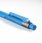 Penna a sfera in alluminio gommato con clip in plastica e inchiostro blu color azzurro