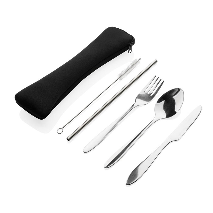 Set di posate con logo in acciaio inox in un sacchetto di neoprene nero