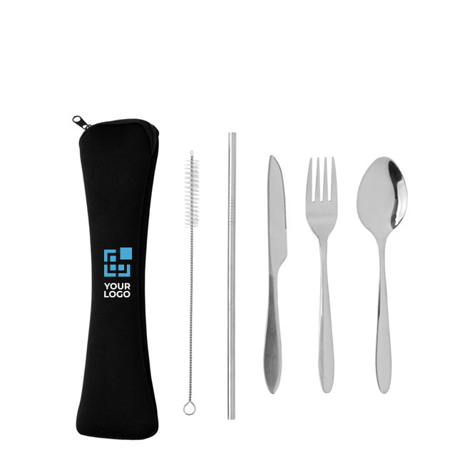 Set di posate con logo in acciaio inox in un sacchetto di neoprene nero