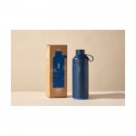 Borraccia termica da 1l in acciaio inox e plastica riciclata color blu mare seconda vista con scatola
