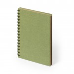 Quaderno con spirale in cartone riciclato color verde prima vista