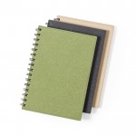 Quaderno con spirale in cartone riciclato color verde terza vista