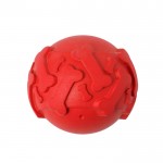 Pallina di gomma per cani con disegno di vari ossi in rilievo color rosso prima vista
