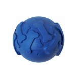 Pallina di gomma per cani con disegno di vari ossi in rilievo color blu prima vista