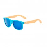 Occhiali da sole con stanghette di bambù e lenti AC colorate UV400 color azzurro prima vista