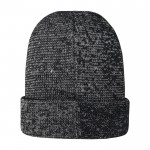 Cappello invernale con dettagli catarifrangenti vista posteriore