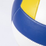 Palloni da pallavolo in spiaggia color multicolore seconda vista