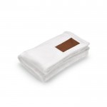 Coperta extra soffice in rPET 240 g/m² con patch personalizzabile color bianco
