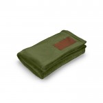 Coperta extra soffice in rPET 240 g/m² con patch personalizzabile color verde militare