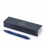 Penna metallica con rivestimento in PVD ed inchiostro blu Parker color blu vista area di stampa
