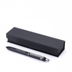 Penna in alluminio e ottone con dettagli eleganti e inchiostro blu color nero vista area di stampa