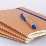 Quaderni con copertina in cartone e penna