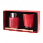 Diffusore di aromi e candela profumata color rosso prima vista