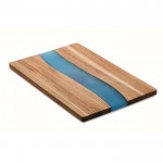 Tagliere con logo in legno di acacia con dettaglio in resina epossidica color legno sesta vista