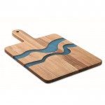 Tagliere in legno di acacia con dettagli blu in resina epossidica color legno
